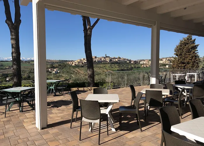 ホテル Casablanca チヴィタノーヴァ・マルケ