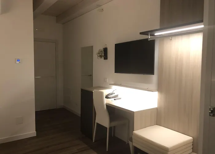 ホテル Casablanca チヴィタノーヴァ・マルケ